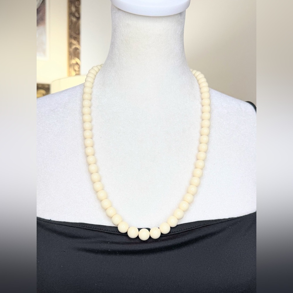 Ivory Cream Round Bead Necklace Classic Minimalist Vintage 18”